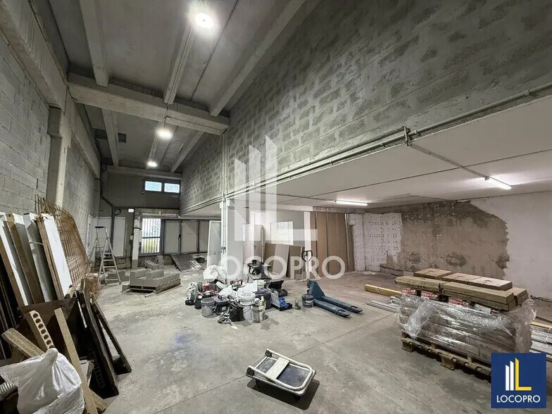 Light Industrial in Antibes to rent - Interior Photo - Image 3 of 4