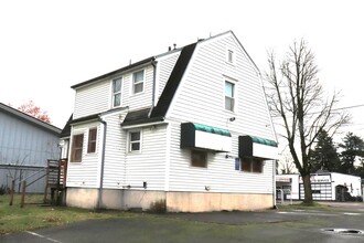 10929 NE Sandy Blvd, Portland, OR for rent Building Photo- Image 2 of 27