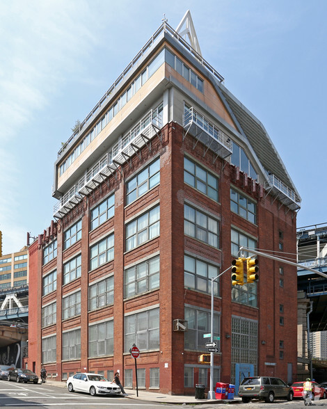 110 York St, Brooklyn, NY for rent - Primary Photo - Image 1 of 33