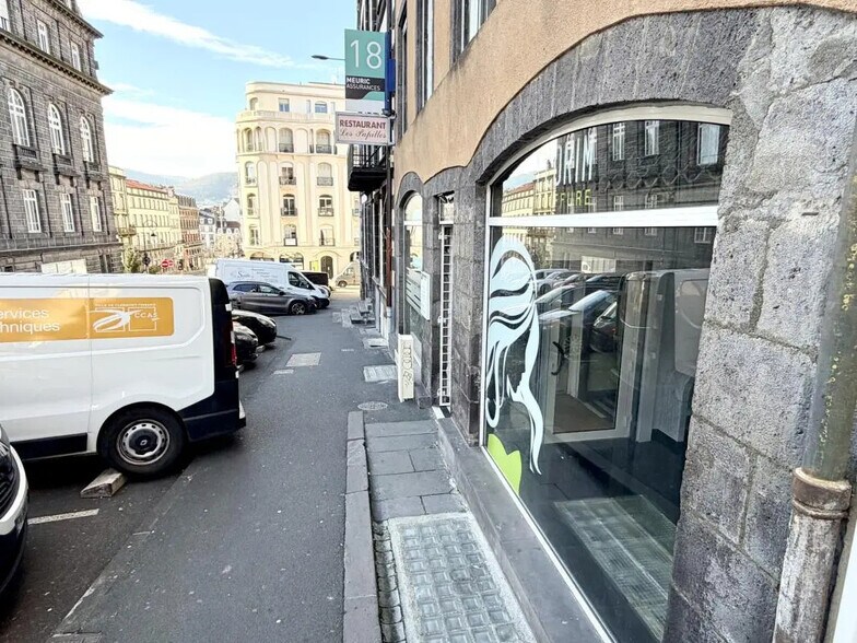 Retail in Clermont-Ferrand for sale - Building Photo - Image 1 of 5