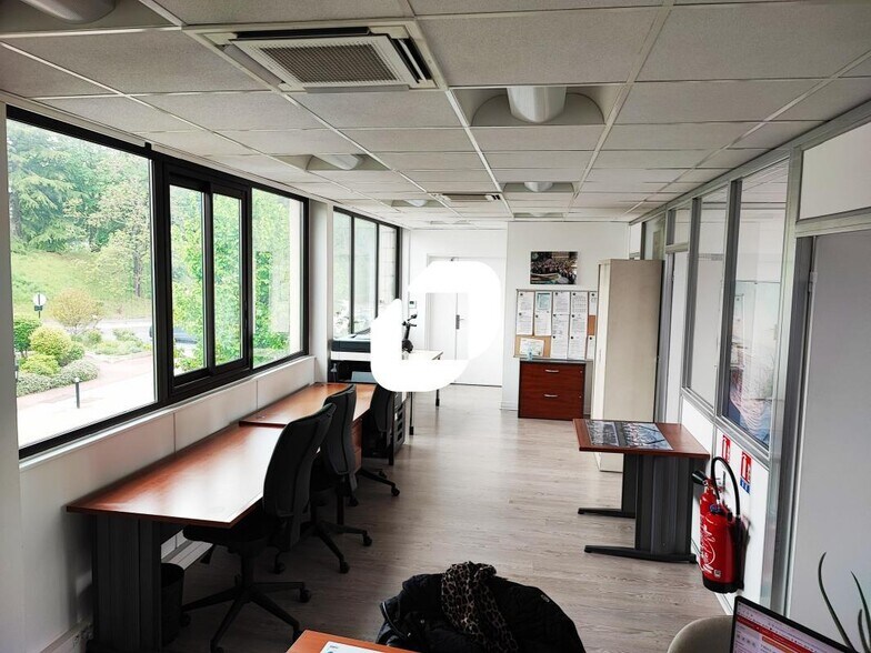 Office in Joinville-le-Pont to rent - Interior Photo - Image 1 of 4