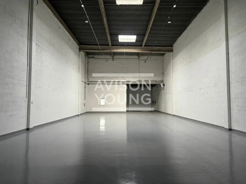 Light Industrial in Gennevilliers to rent - Interior Photo - Image 1 of 5