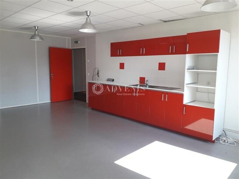 Office in Villiers Sur Marne to rent - Interior Photo - Image 3 of 6