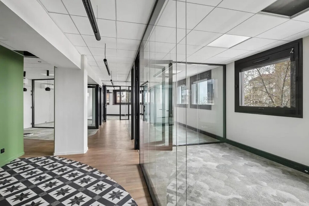 Vente Bureaux 93 m² - Photo 1