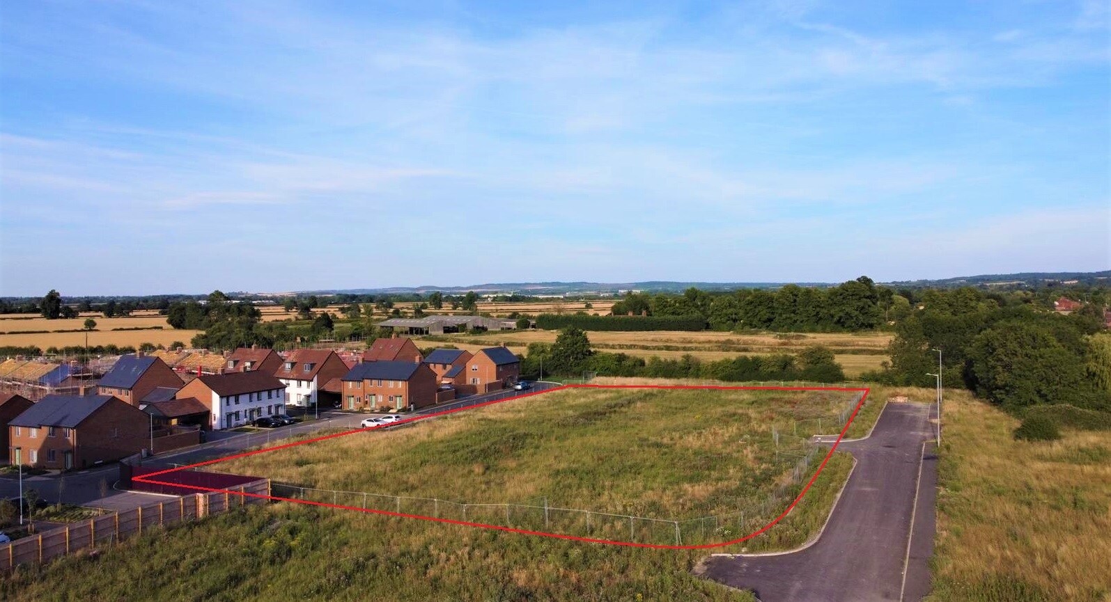 Aston Clinton Rd, Weston Turville for sale Primary Photo- Image 1 of 1