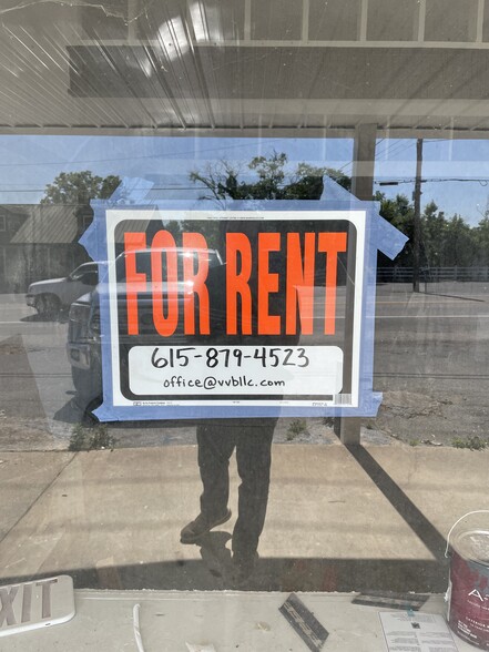 901 Riverside Dr, Columbia, TN to rent - Primary Photo - Image 1 of 11