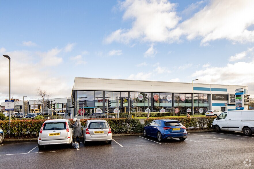 Solartron Rd, Farnborough for sale - Primary Photo - Image 1 of 1