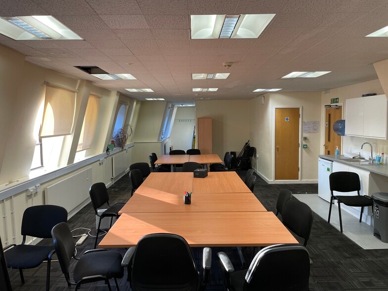 115 High St, Croydon to rent - Interior Photo - Image 3 of 9