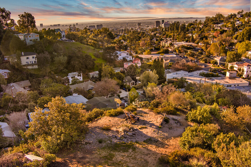 2561 Glen Green St, Los Angeles, CA for sale - Building Photo - Image 3 of 12