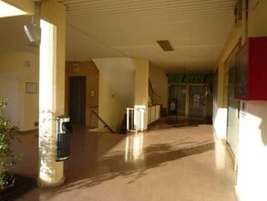 Office / Retail in Vilanova i la Geltrú, Barcelona to rent Interior Photo- Image 2 of 8