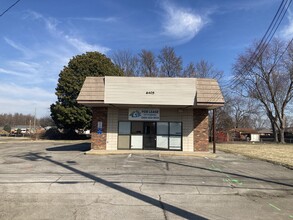 6405 Greenwood Rd, Louisville, KY for rent Building Photo- Image 2 of 4