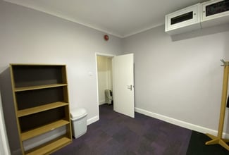 Horseshoe Hl, Waltham Abbey to rent Interior Photo- Image 2 of 4