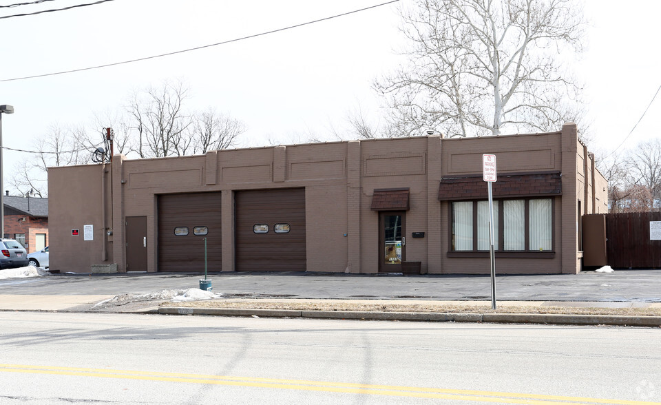 1727 Front St, Cuyahoga Falls, OH for sale - Primary Photo - Image 1 of 1