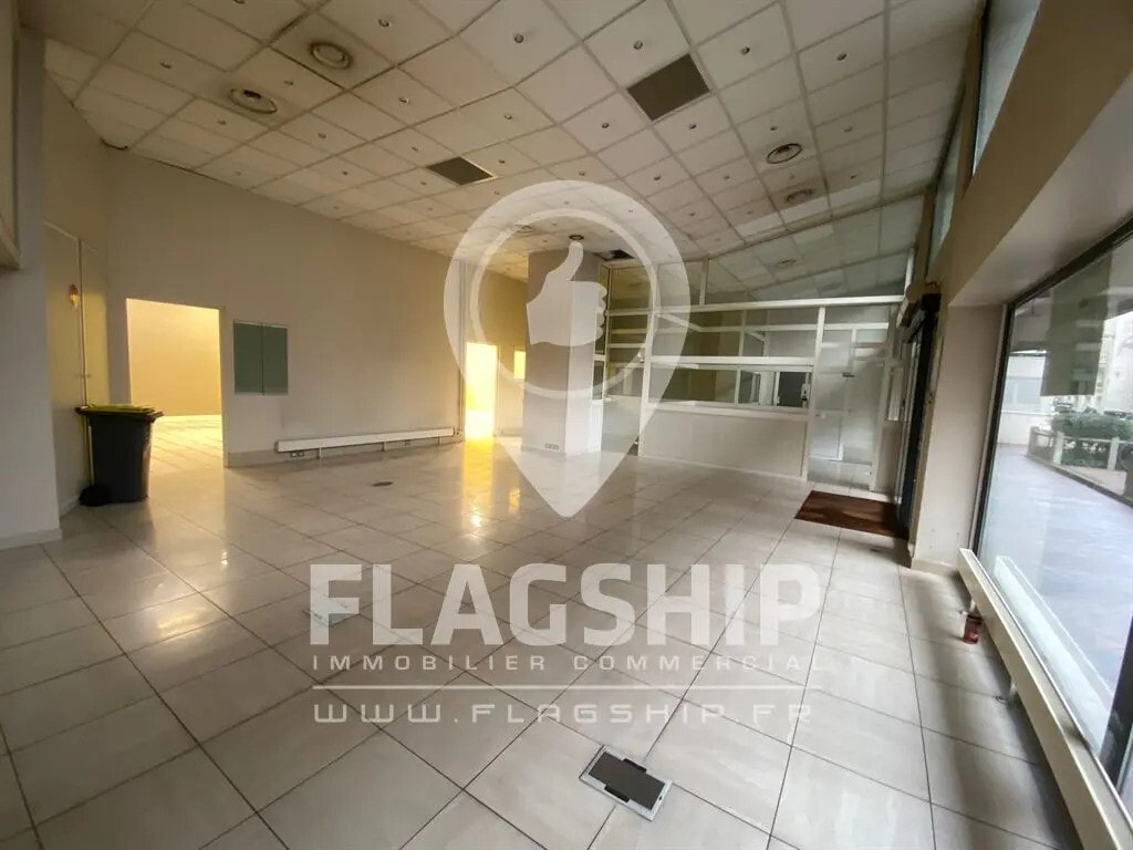 Location Commerce 200 m² - Photo 1