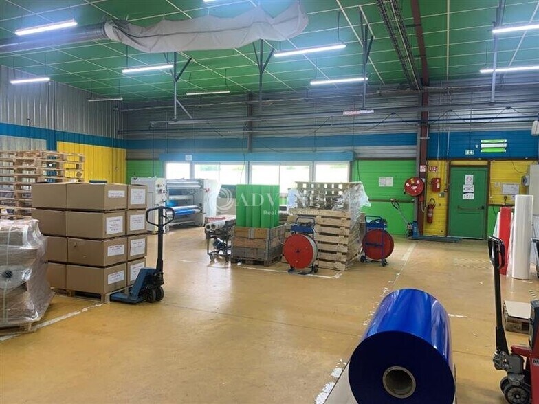 Industrial in Vendome to rent - Interior Photo - Image 1 of 8
