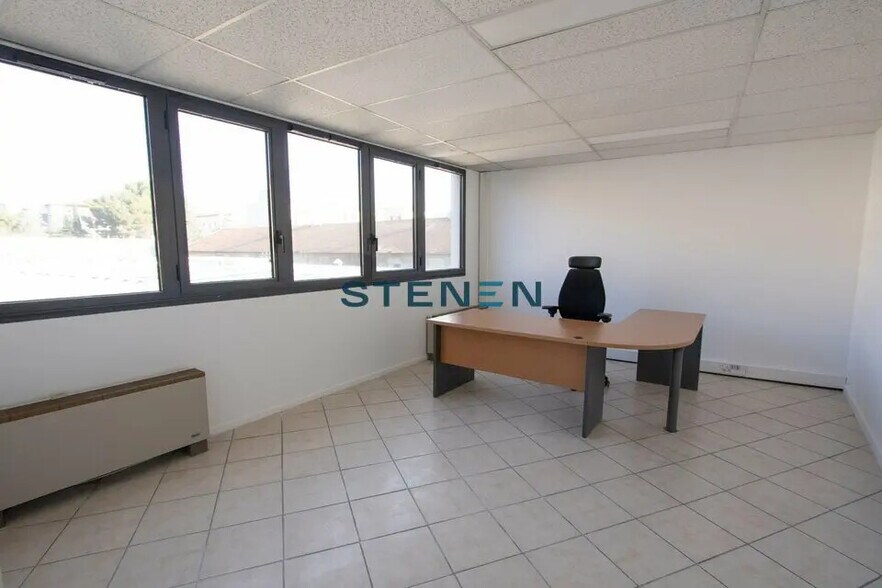 Office in Aix-en-Provence to rent - Interior Photo - Image 3 of 10