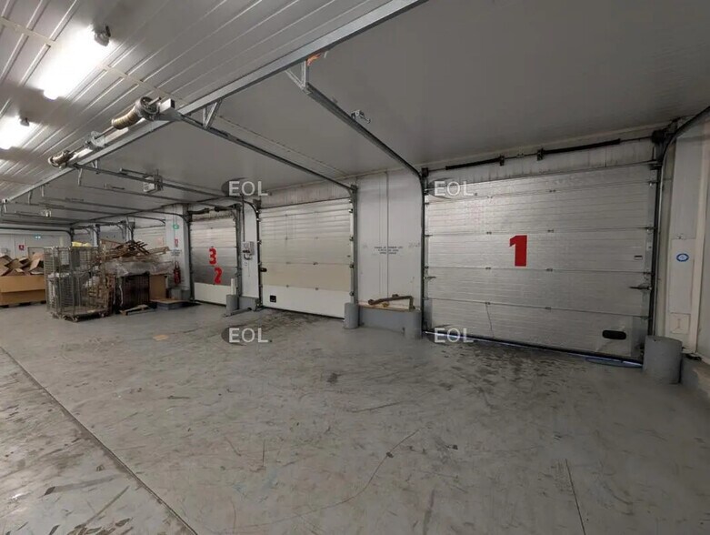 Industrial in Orly to rent - Building Photo - Image 2 of 17