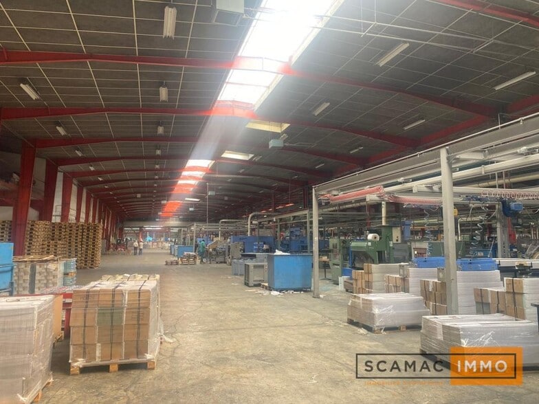 Industrial in MORANGIS to rent - Interior Photo - Image 2 of 6