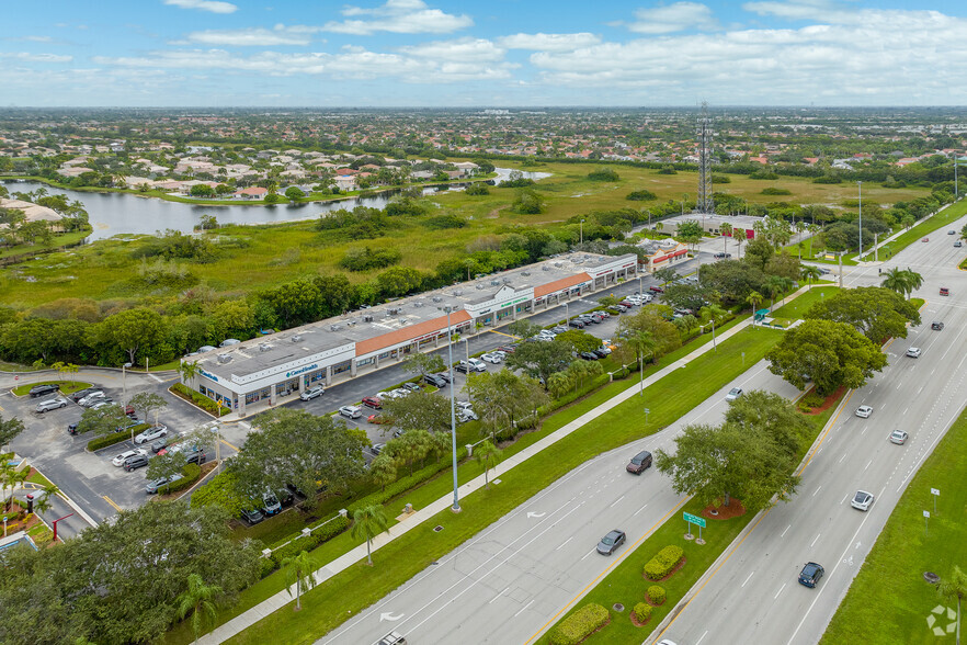 17007-17061 Pines Blvd, Pembroke Pines, FL for rent - Primary Photo - Image 1 of 5