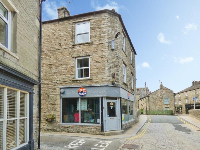 2 Dyers Garth, Hawes for sale - Building Photo - Image 2 of 4