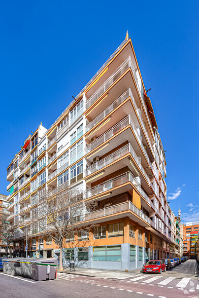 Residential in Barcelona, BAR for sale - Primary Photo - Image 1 of 1