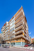 Residential in Barcelona, BAR for sale Primary Photo- Image 1 of 2