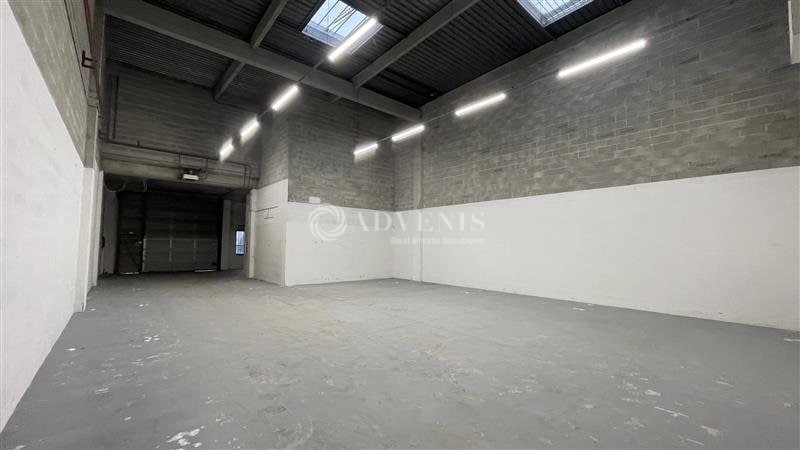 Light Industrial in Lognes to rent - Building Photo - Image 1 of 11
