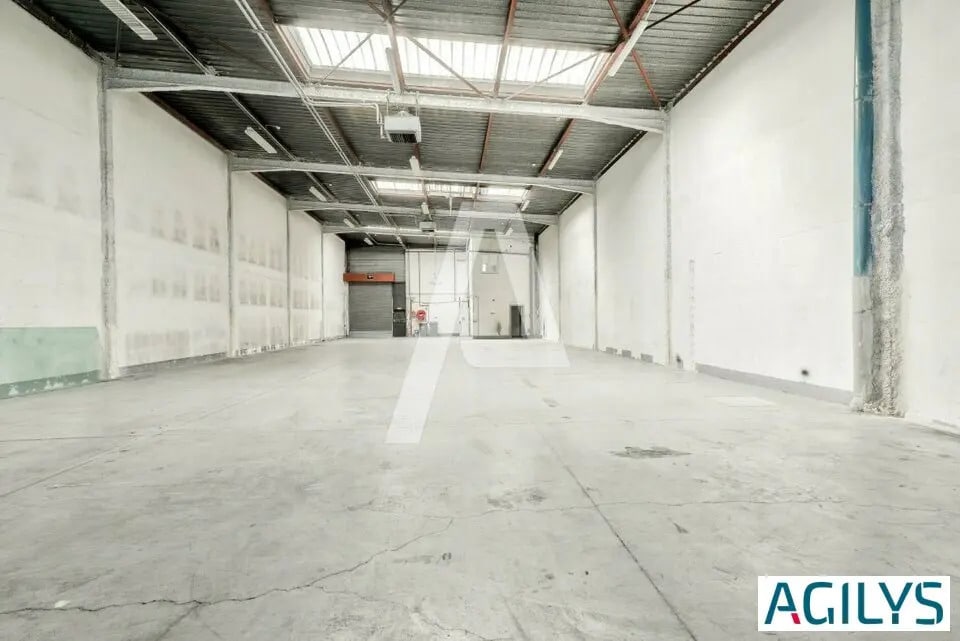 Light Industrial in Fontenay-sous-Bois to rent Building Photo- Image 1 of 11