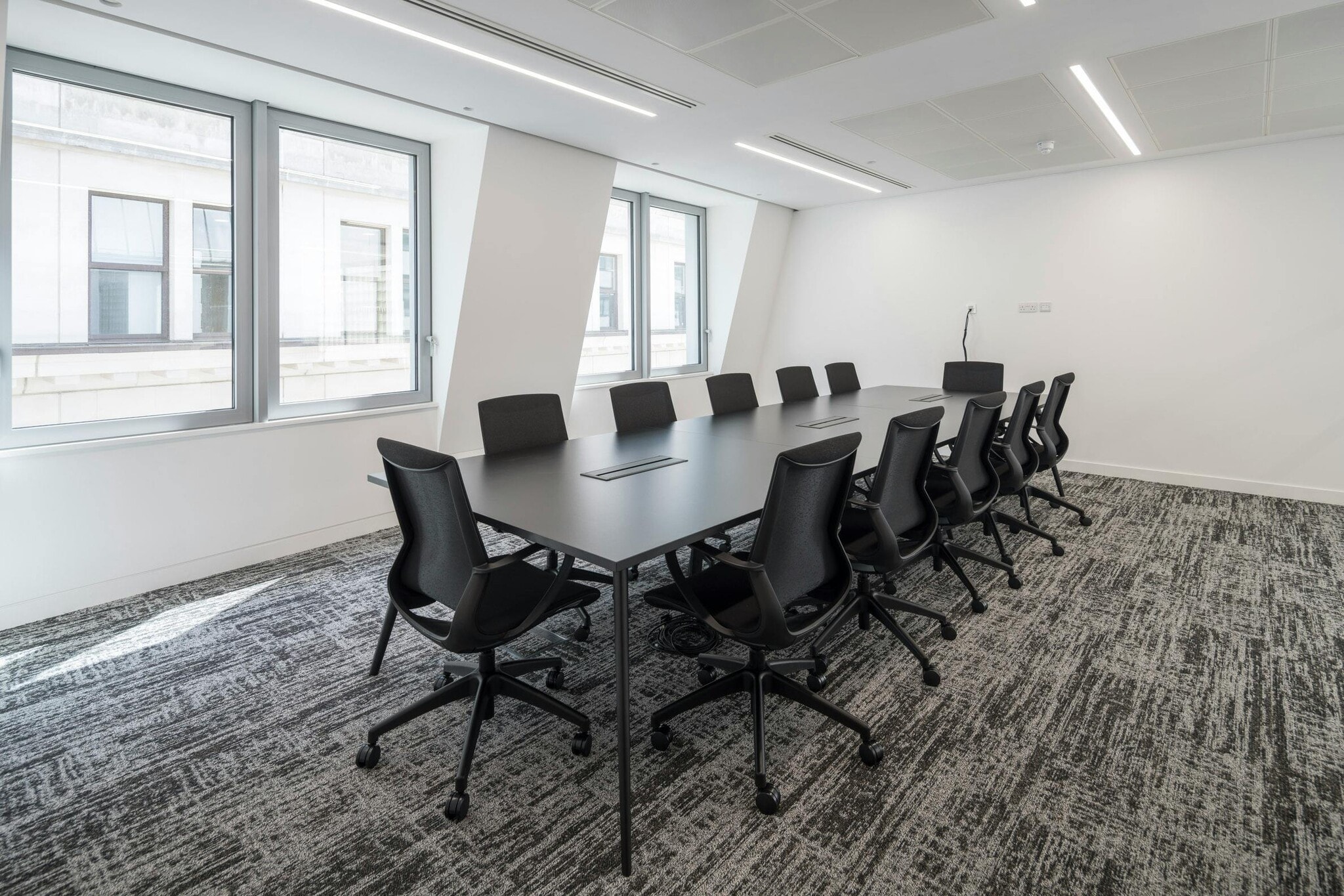 2 Idol Ln, London to rent Interior Photo- Image 1 of 6