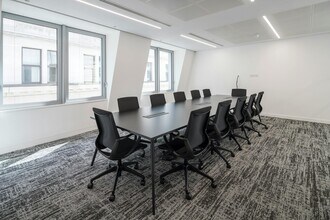 2 Idol Ln, London to rent Interior Photo- Image 1 of 6