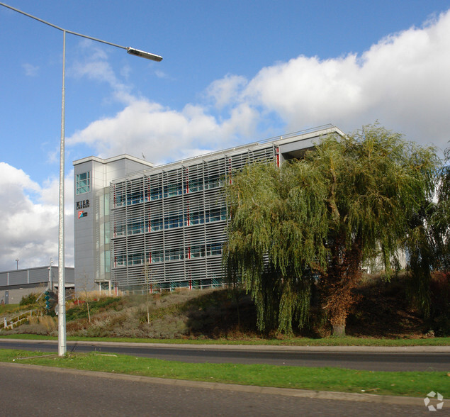 2 Langston Rd, Loughton for rent - Building Photo - Image 2 of 2