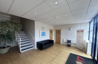 Imberhorne Ln, East Grinstead to rent Interior Photo- Image 2 of 4