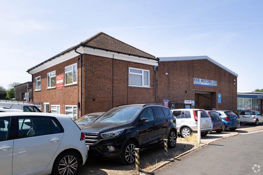The Cmn, Cranleigh to rent - Building Photo - Image 2 of 2