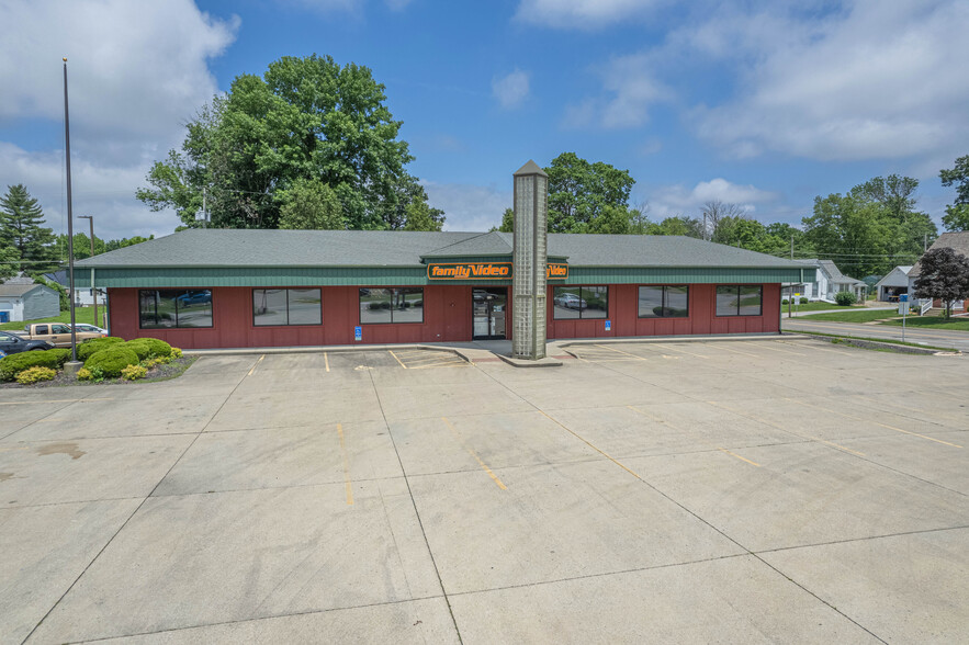 912 E Main St, Olney, IL for rent - Building Photo - Image 1 of 7