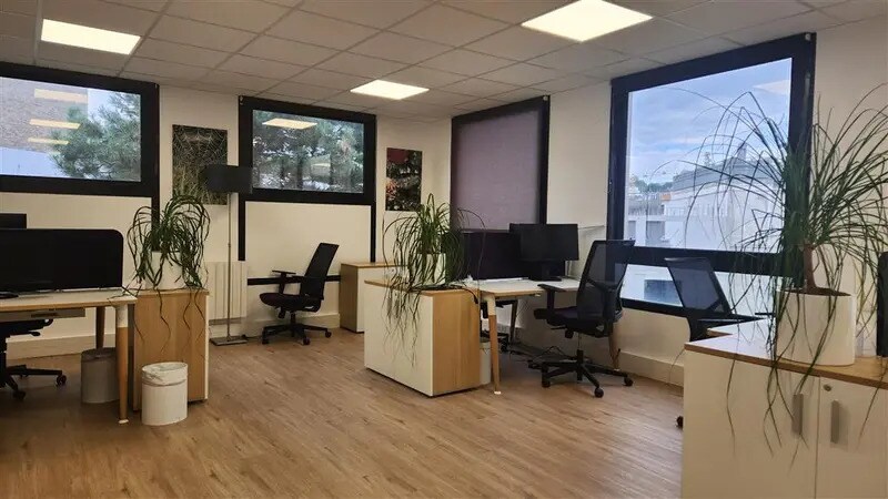 Office in Issy-les-Moulineaux to rent - Building Photo - Image 3 of 7