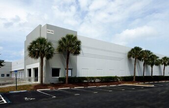 1300-1380 Park Central Blvd S, Pompano Beach, FL to rent Building Photo- Image 2 of 6