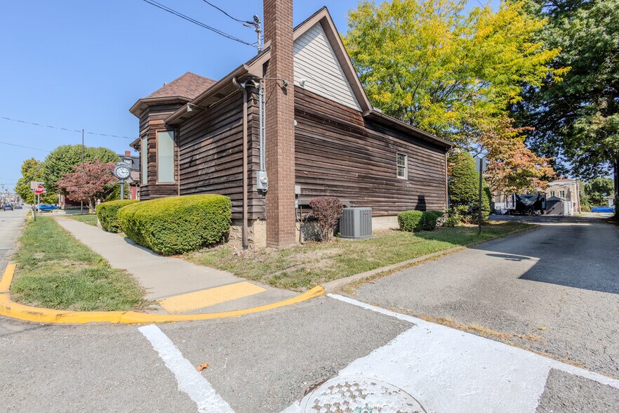 310 Mulberry St, Scottdale, PA for rent - Building Photo - Image 3 of 34