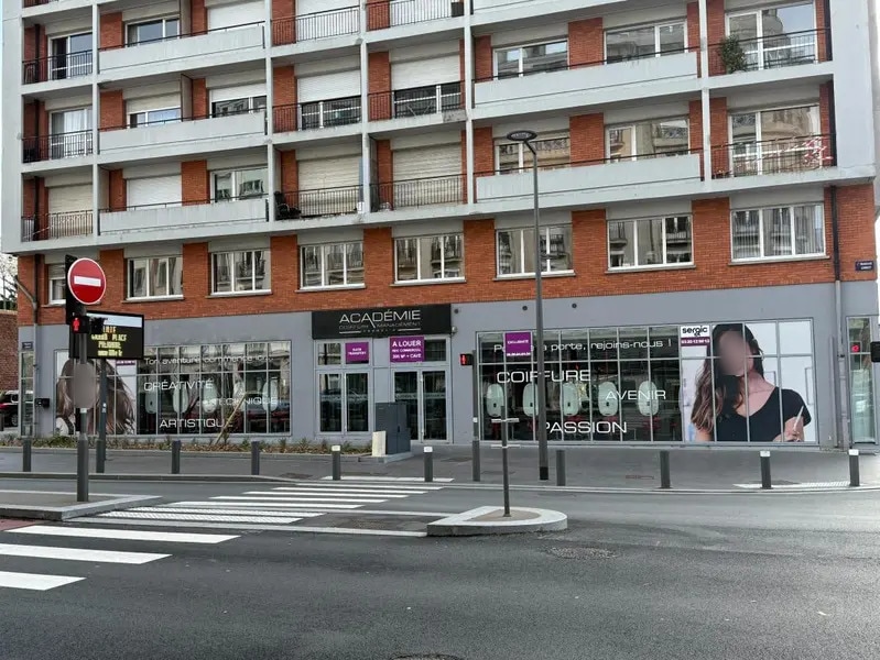 Location Commerce 370 m² - Photo 1