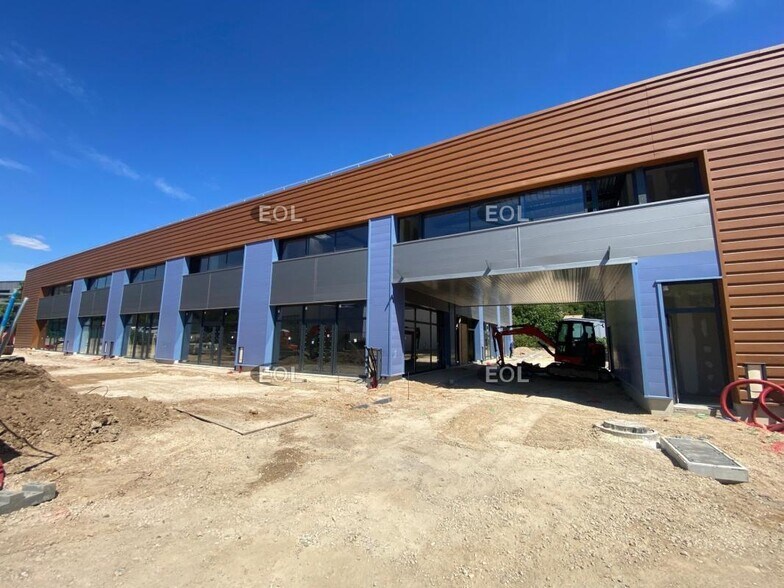 Light Industrial in Roquevaire to rent - Building Photo - Image 2 of 5