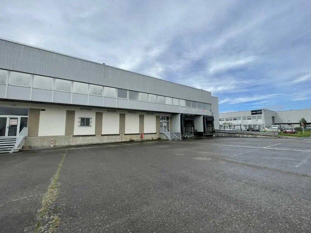 Light Industrial in Sucy-en-Brie to rent Building Photo- Image 1 of 4