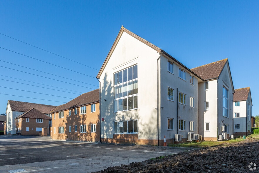 Woodlands, Bradley Stoke to rent - Building Photo - Image 3 of 8