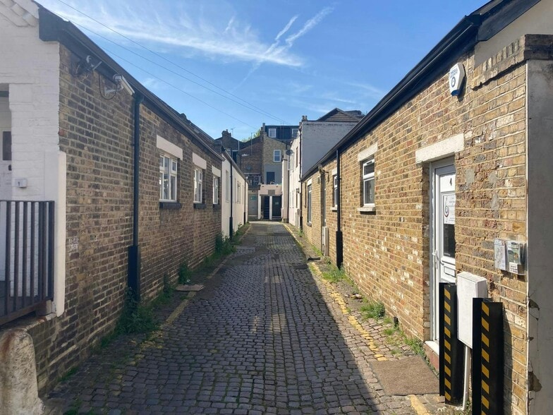 4-5 Broadway Ct, London to rent - Building Photo - Image 2 of 12