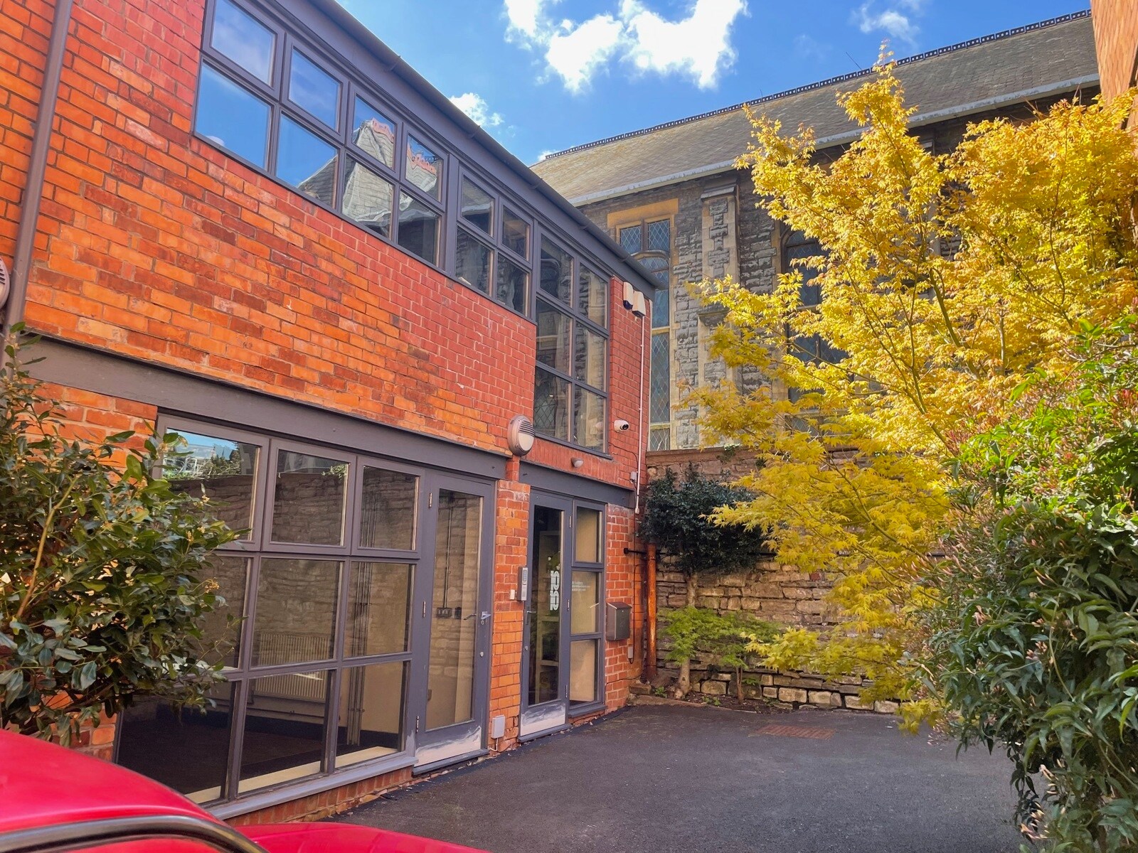 Stanwell Rd, Penarth to rent Building Photo- Image 1 of 4