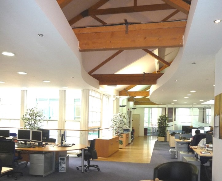 Leonard Circ, London to rent - Lobby - Image 2 of 99