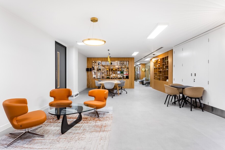 Berkeley Sq, London to rent - Interior Photo - Image 3 of 10