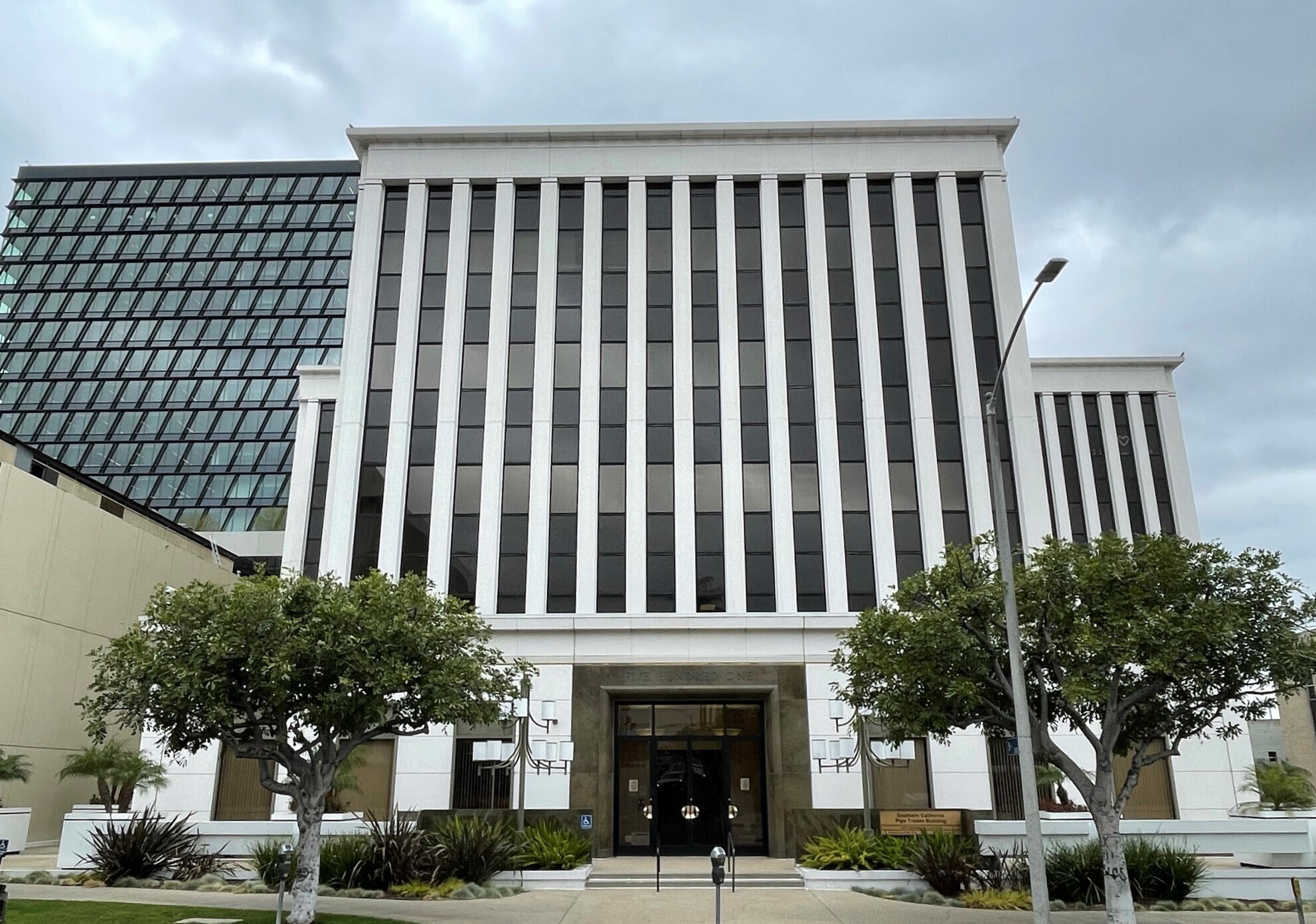 501 Shatto Pl, Los Angeles, CA to rent Building Photo- Image 1 of 9