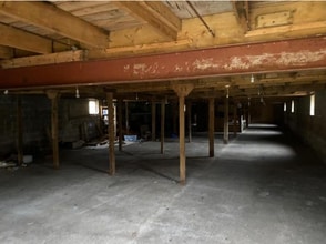 Store, Blairgowrie to rent Interior Photo- Image 1 of 3