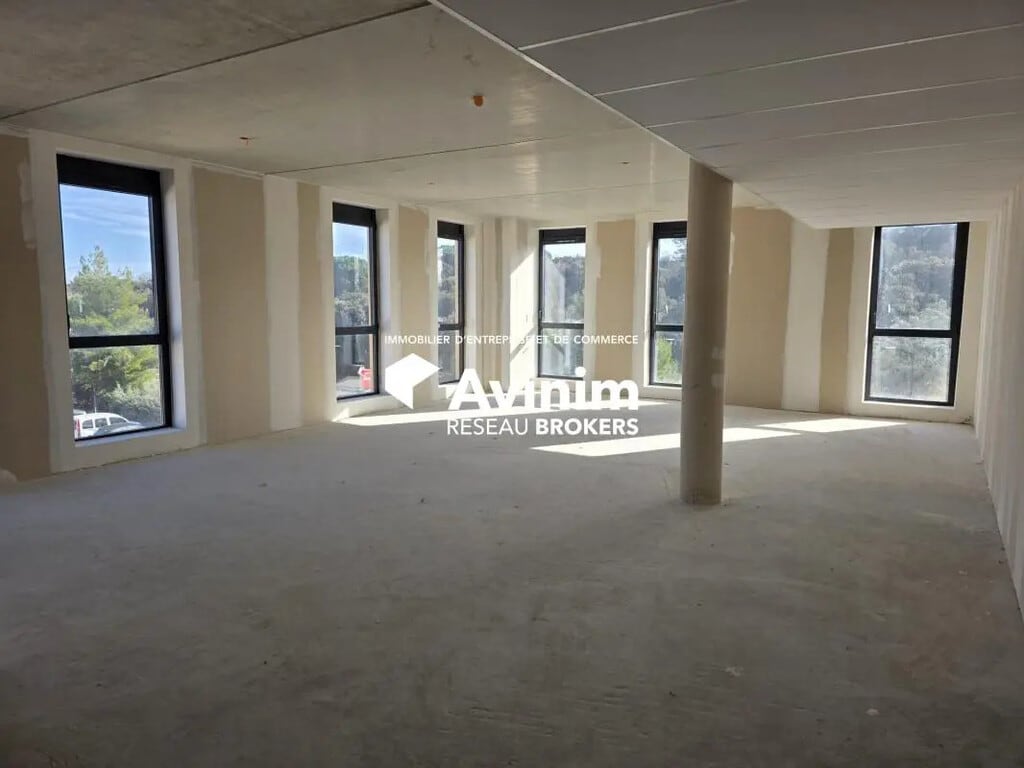 Vente Bureaux 57 m² à 106 m² - Photo 1