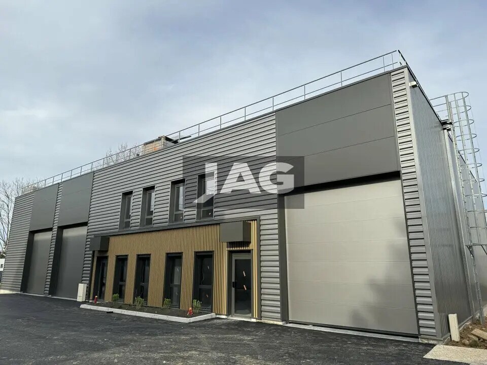 Office in Vénissieux to rent Building Photo- Image 1 of 10