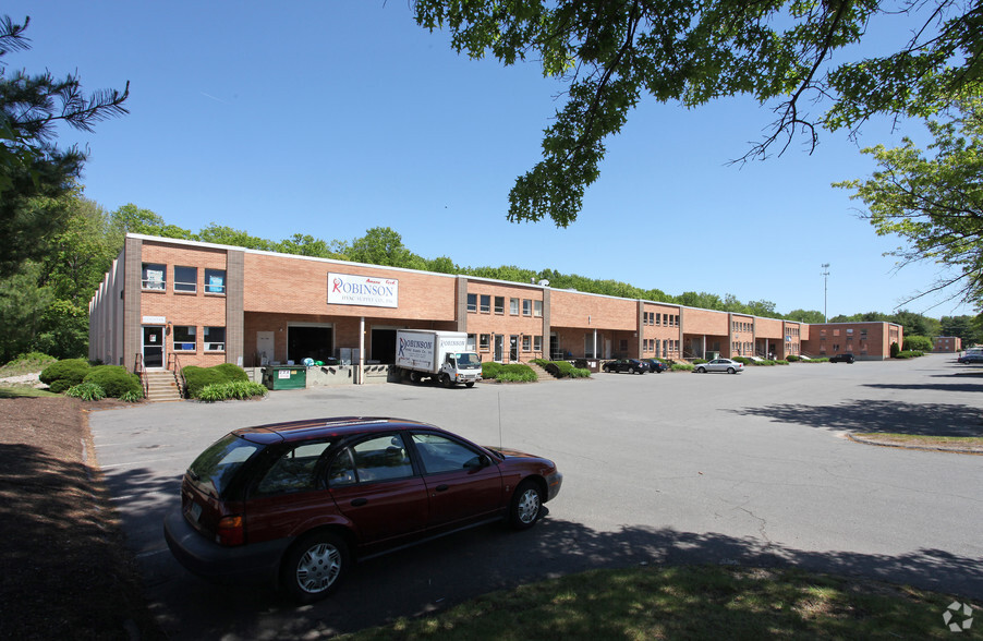 226-262 Prestige Park Rd, East Hartford, CT for rent - Primary Photo - Image 1 of 13